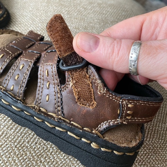 Little Boys Brown Open Toe Sandals with Velcro Closure. Woven Faux Leather. Sz 8 - Picture 8 of 10
